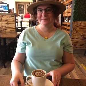 Meet your Posher, Adrienne